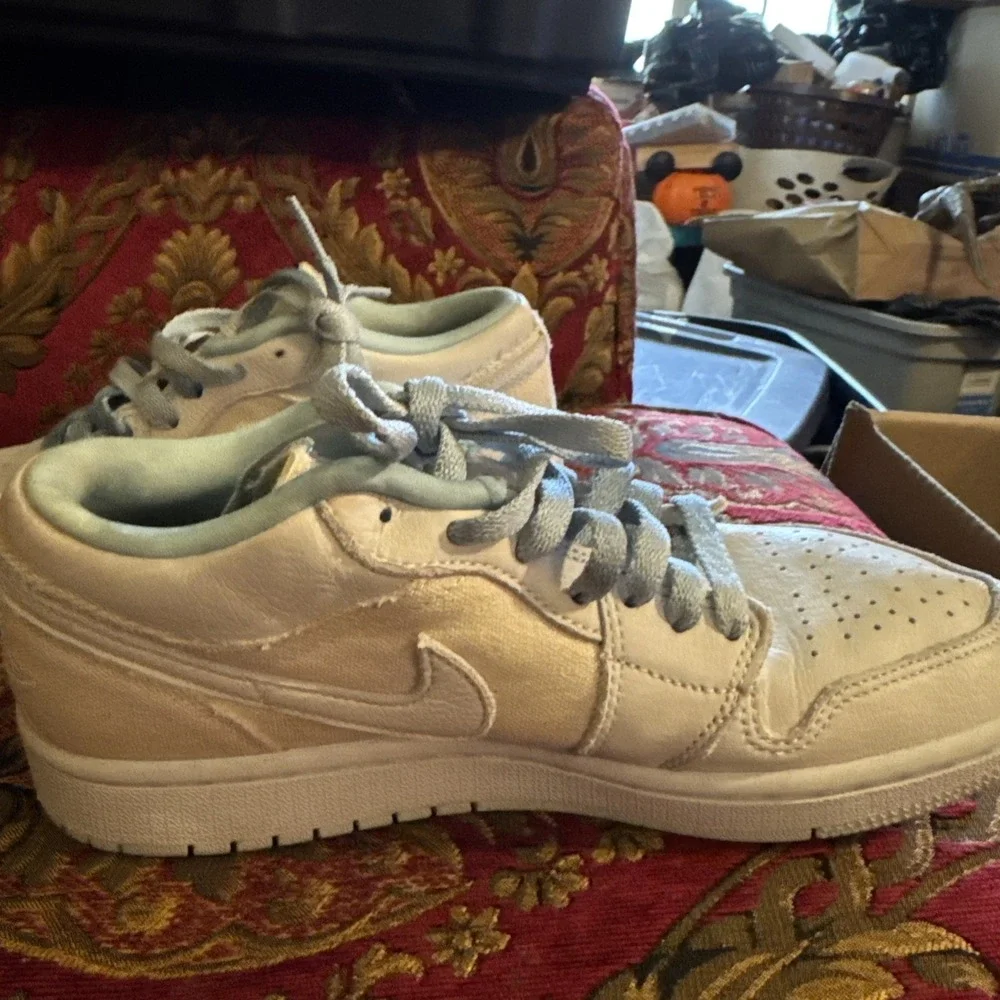 WMNS Air Jordan 1 Low SE - Iris Whisper/Sail-Worn Blue - Size 8